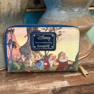 Disney Loungefly Multicolor Snow White Seven Dwarfs new condition